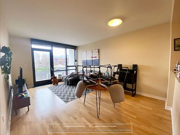4th image of 260 King St Unit 433