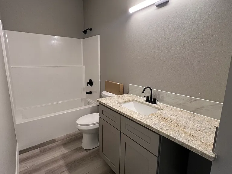 760 S 6th Ave — Photo 7