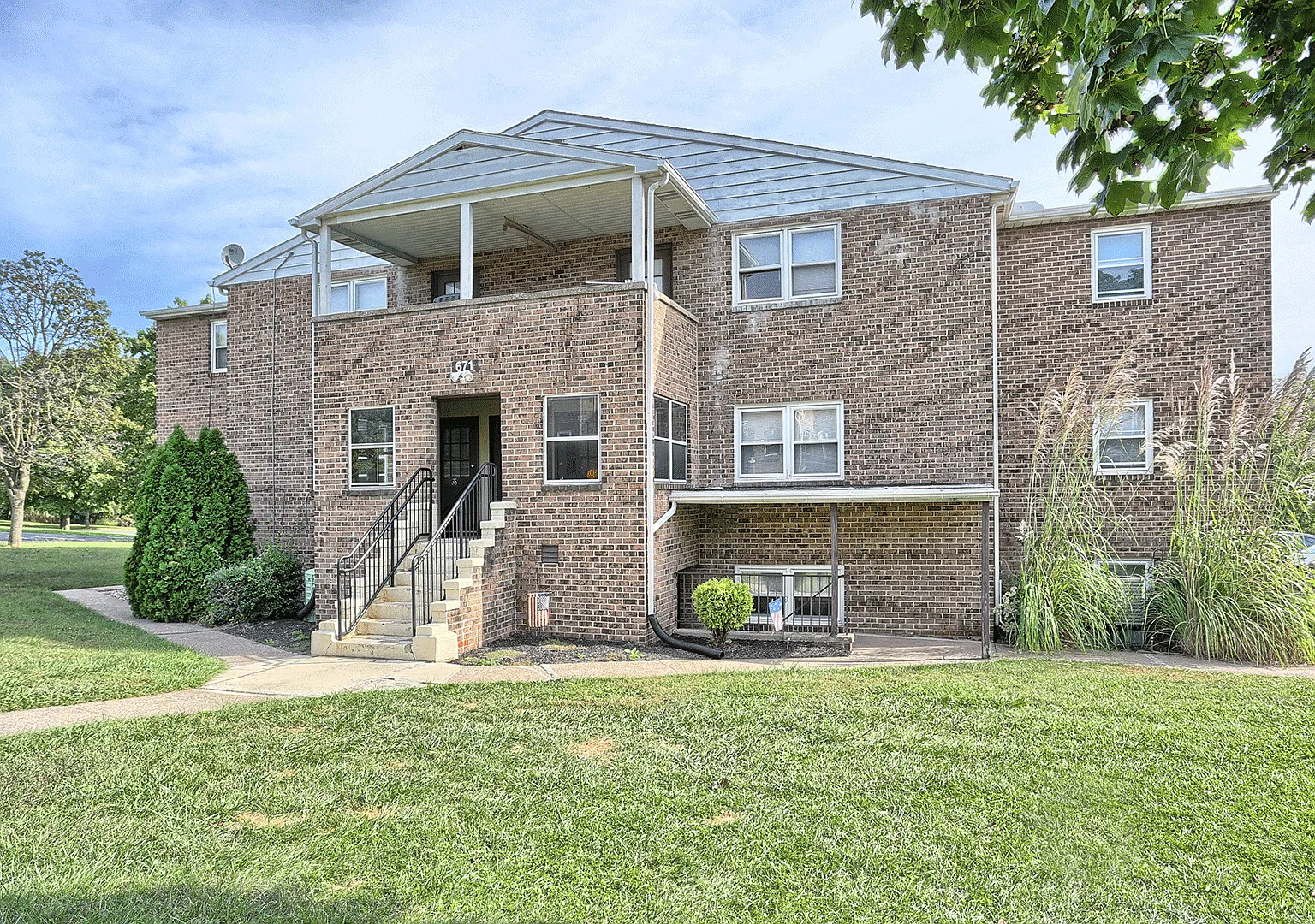 Laura Acres — Photo 1