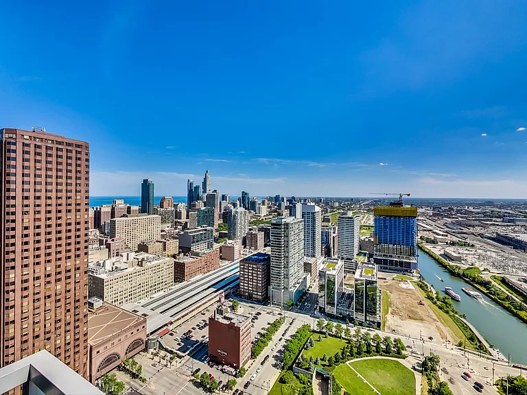 235 W Van Buren St #4507 — Photo 8