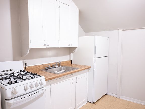 5th image of 500 Clancy Ave NE #6