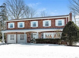 128 Darcy Cir, Islip, NY 11751