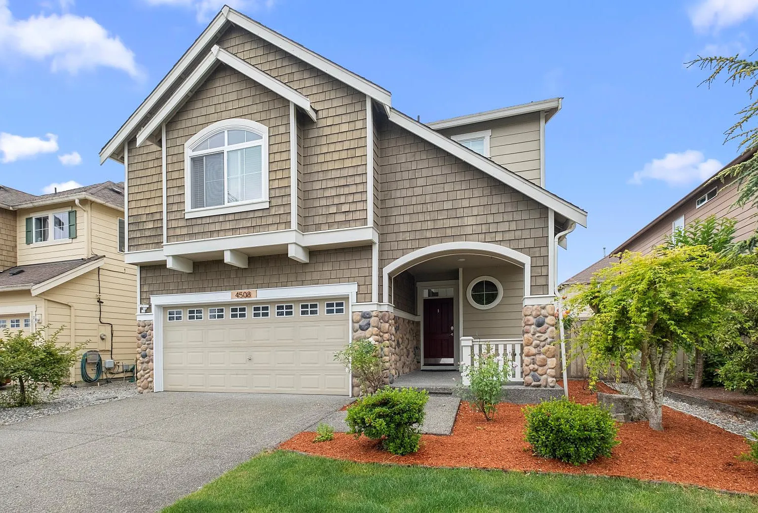 4 bed, 2365 sqft, $4,995 — Photo 1