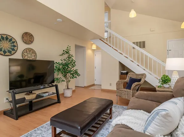 2 Pinewood Lane, Novato, CA 94947
