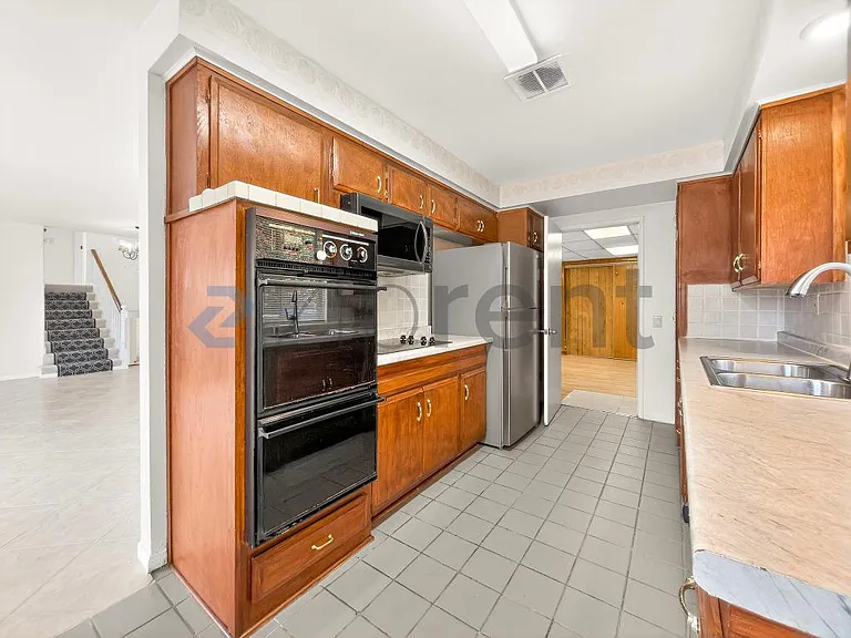 9534 Swinton Ave — Photo 10