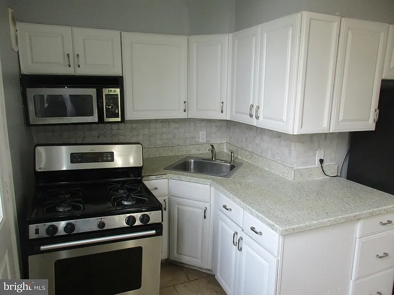 2805 Oakley Ave — Photo 5