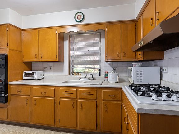5th image of 6351 W Touhy Ave