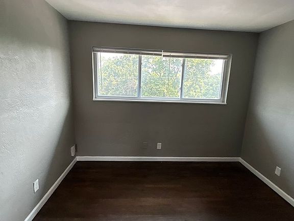 3rd image of 1054 Forest Ct APT 17