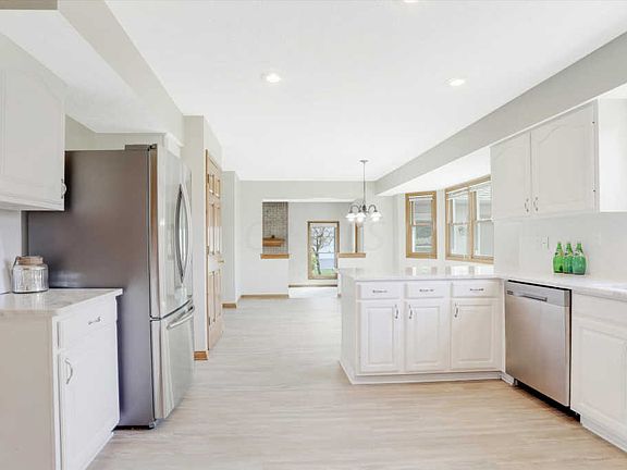 5th image of 2772 Mallards Landing Dr