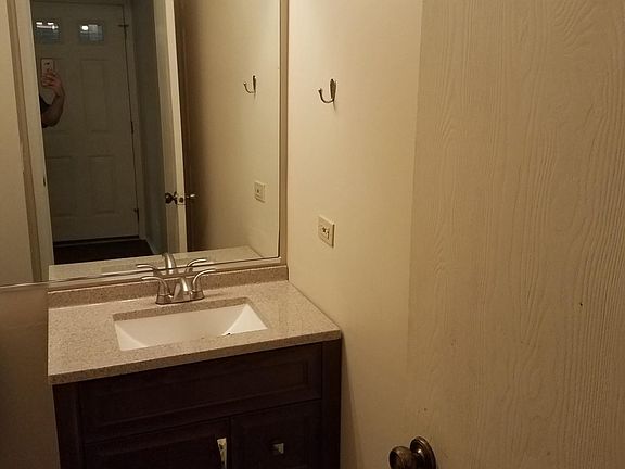 4th image of 134 White Branch Ct S