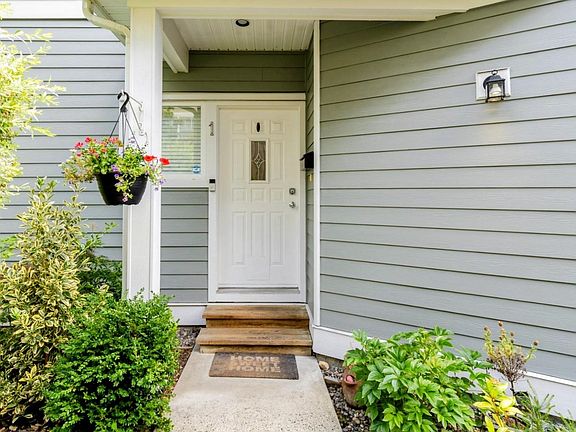 3rd image of 252 W 13th St #1