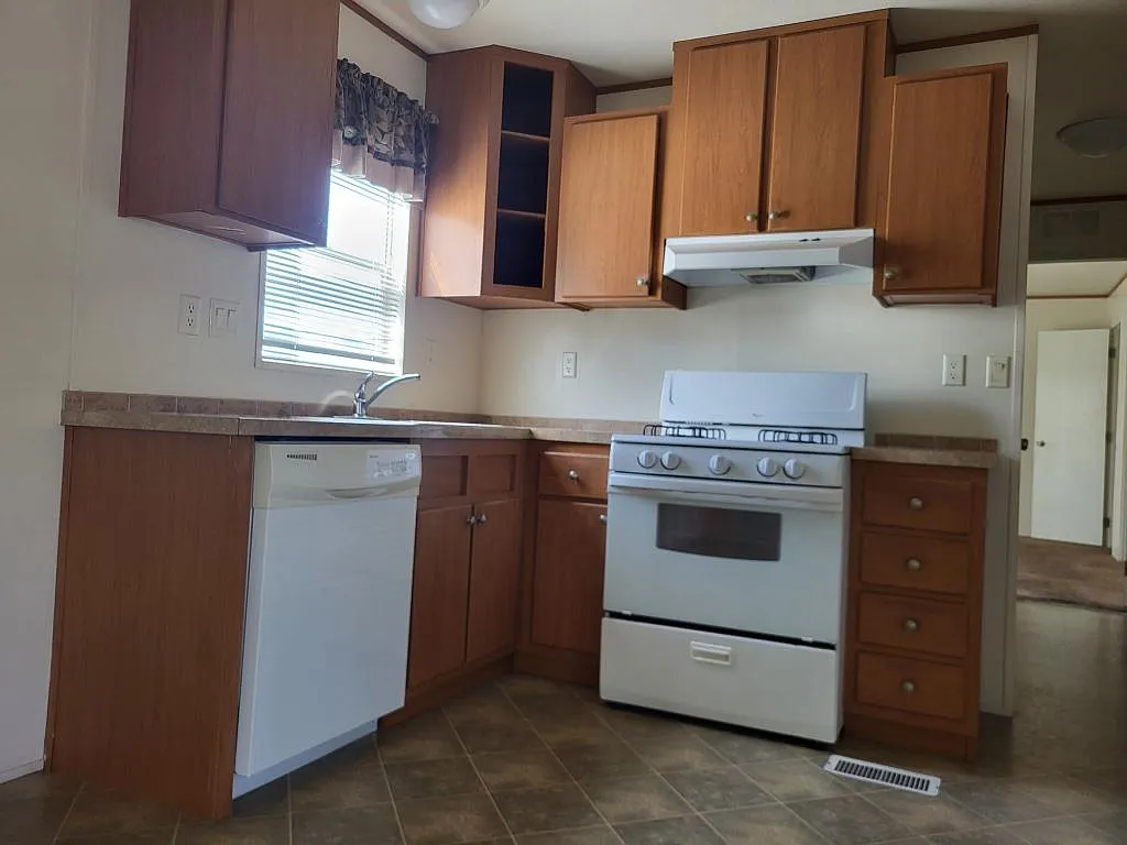 2 bed, 2.0 bath, 784 sqft, $1,248 — Photo 3