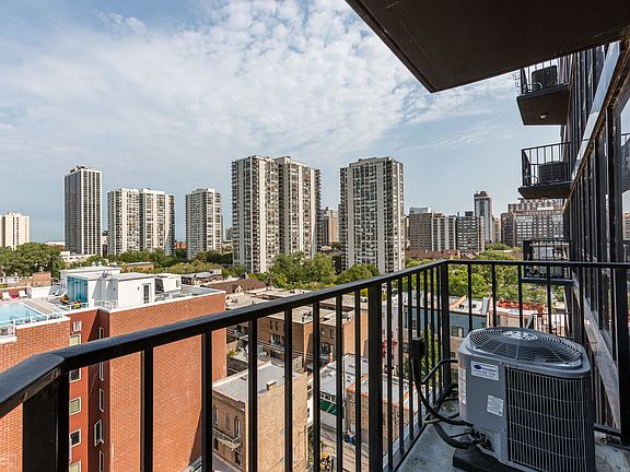 4th image of 1309 N Wells St APT 1103