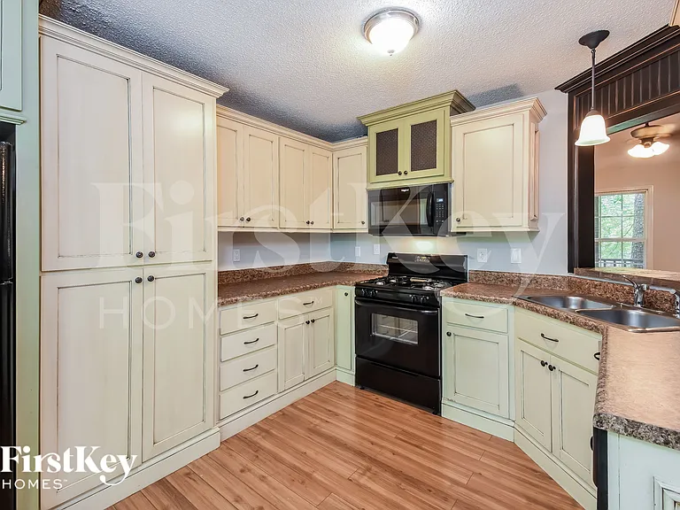 38 Michael Ct — Photo 6