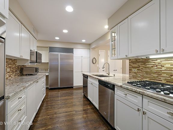 5th image of 215 Lakeside Pl