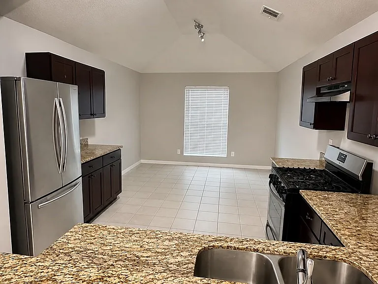 22707 Bridgewater Dr — Photo 4
