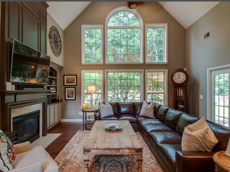 1515 Red Oak Dr — Photo 2