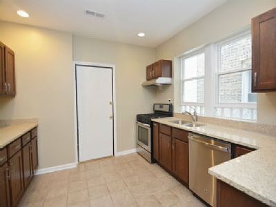 3rd image of 3719 N Sawyer Ave #1