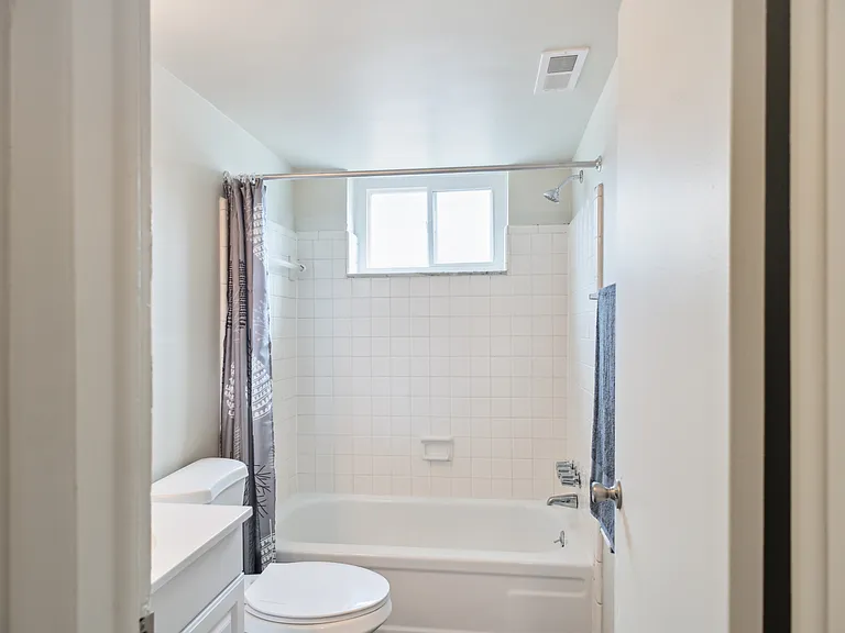 Park Hill Apartments — Photo 28