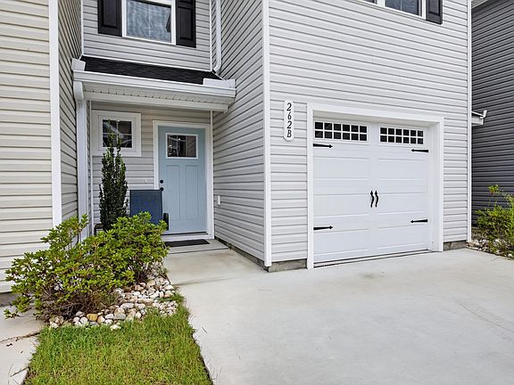3rd image of 262 Christiana Ln. #B