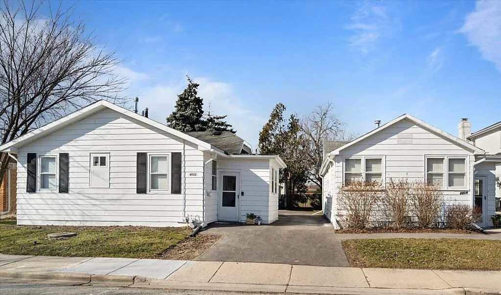 8924 Marion Ave photo 1