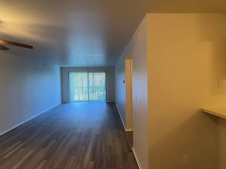 Lakeside Village Apartments — Photo 103