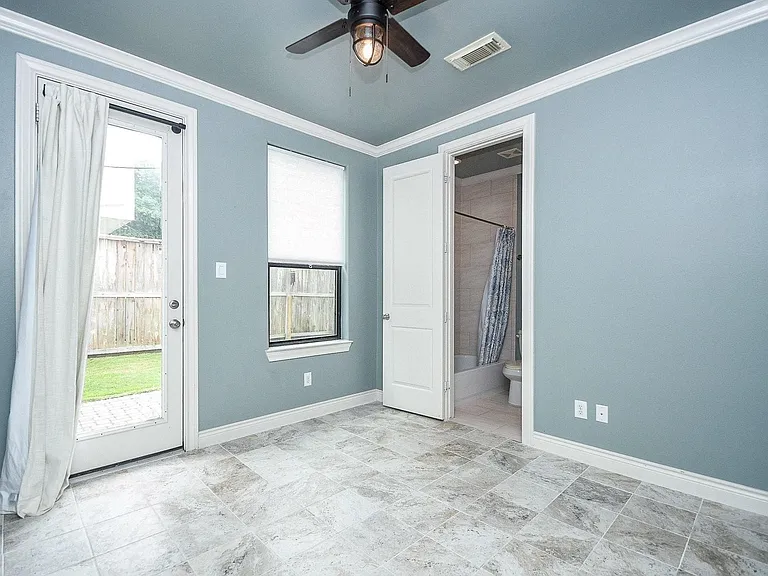 2222 Hilshire Lake Dr — Photo 5