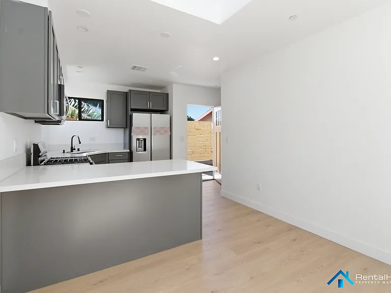 326 N La Fayette Park Pl — Photo 5