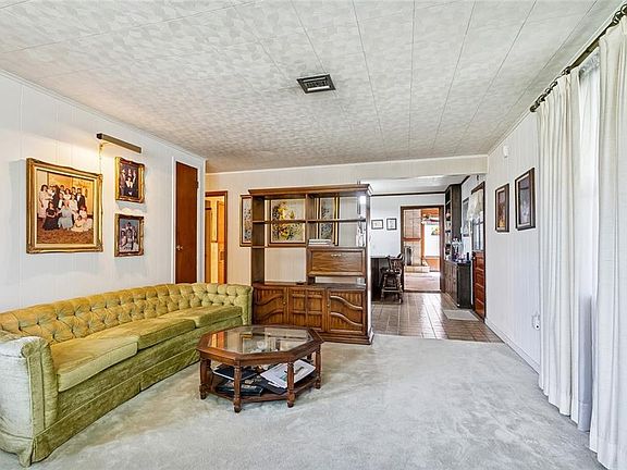 3rd image of 158 Roselyn Park Pl