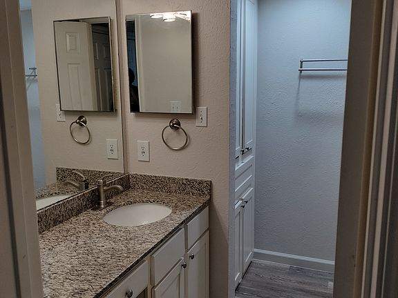 3rd image of 608D Bellaire Dr #D