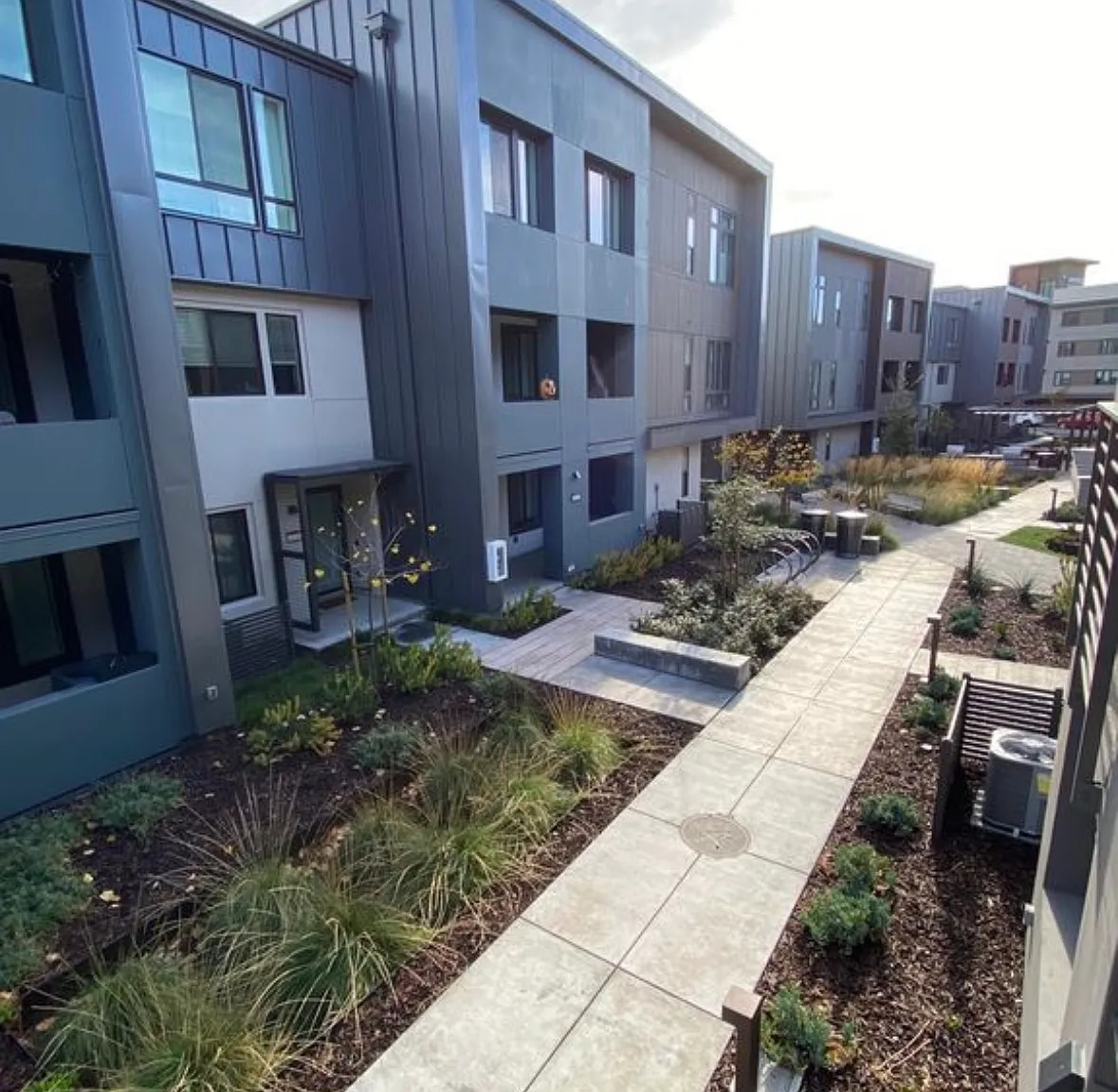 2 bed, 1273 sqft, $4,100 — Photo 2