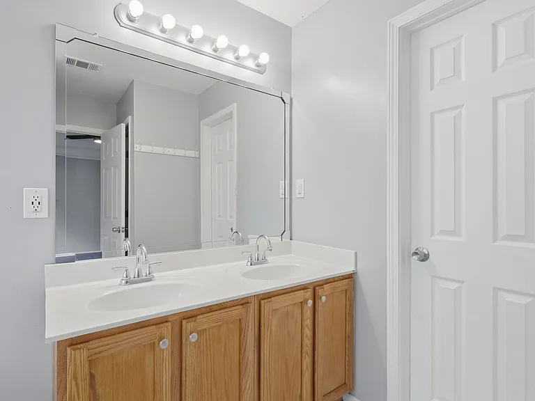 1161 Riverside Run Ln — Photo 17