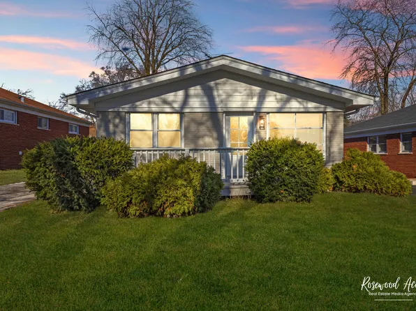 2710 Woodworth Pl, Hazel Crest, IL 60429