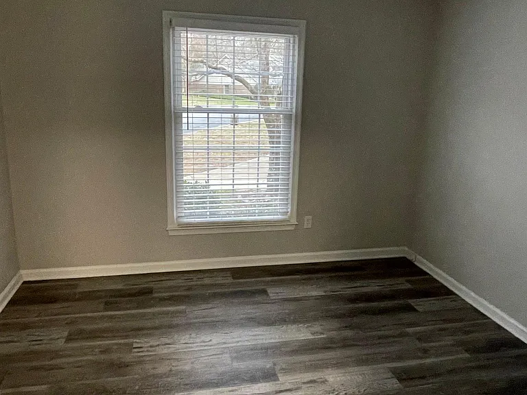 902 Wenwood Cir — Photo 24