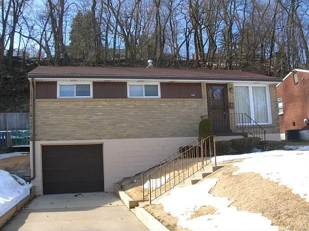 440 Janice Dr photo 1