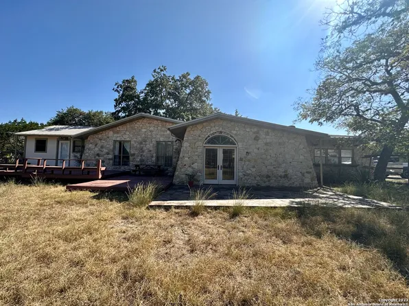 112 Squirrel Bend, Uvalde, TX 78801