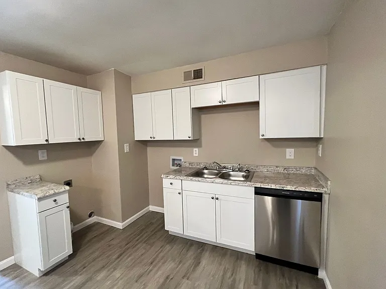 6115 Red Spruce Dr — Photo 2