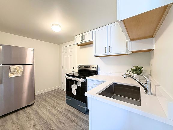 2nd image of 29222 Grand River Ave APT 5