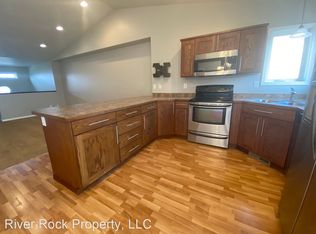 4272 Auburn Ave S, Fargo, ND 58104