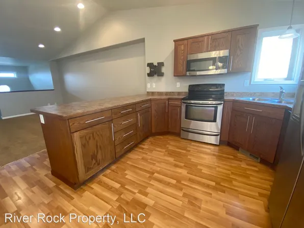 4272 Auburn Ave S, Fargo, ND 58104