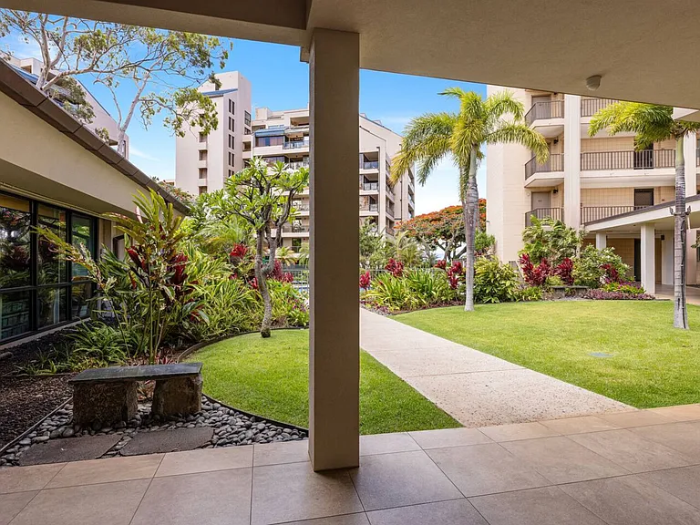 Lower Honoapiilani Rd — Photo 39