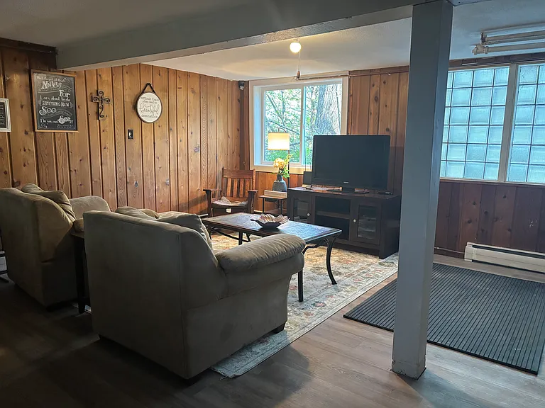 2324 Catskill St — Photo 2