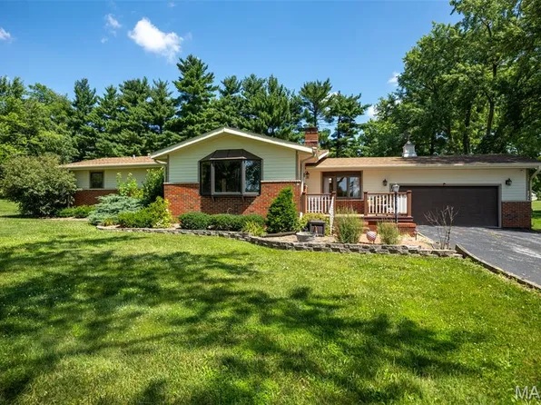 12884 Route 108, Carlinville, IL 62626