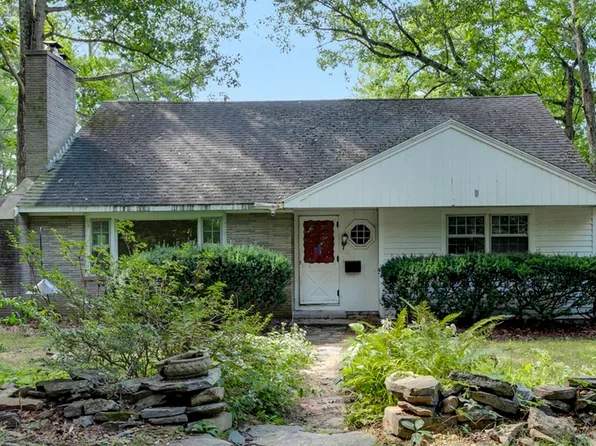 21 Wells Park Rd, Sturbridge, MA 01566