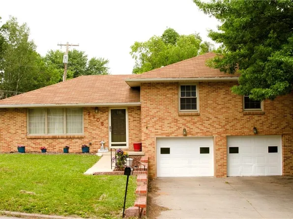 2905 Beck Rd, Saint Joseph, MO 64506