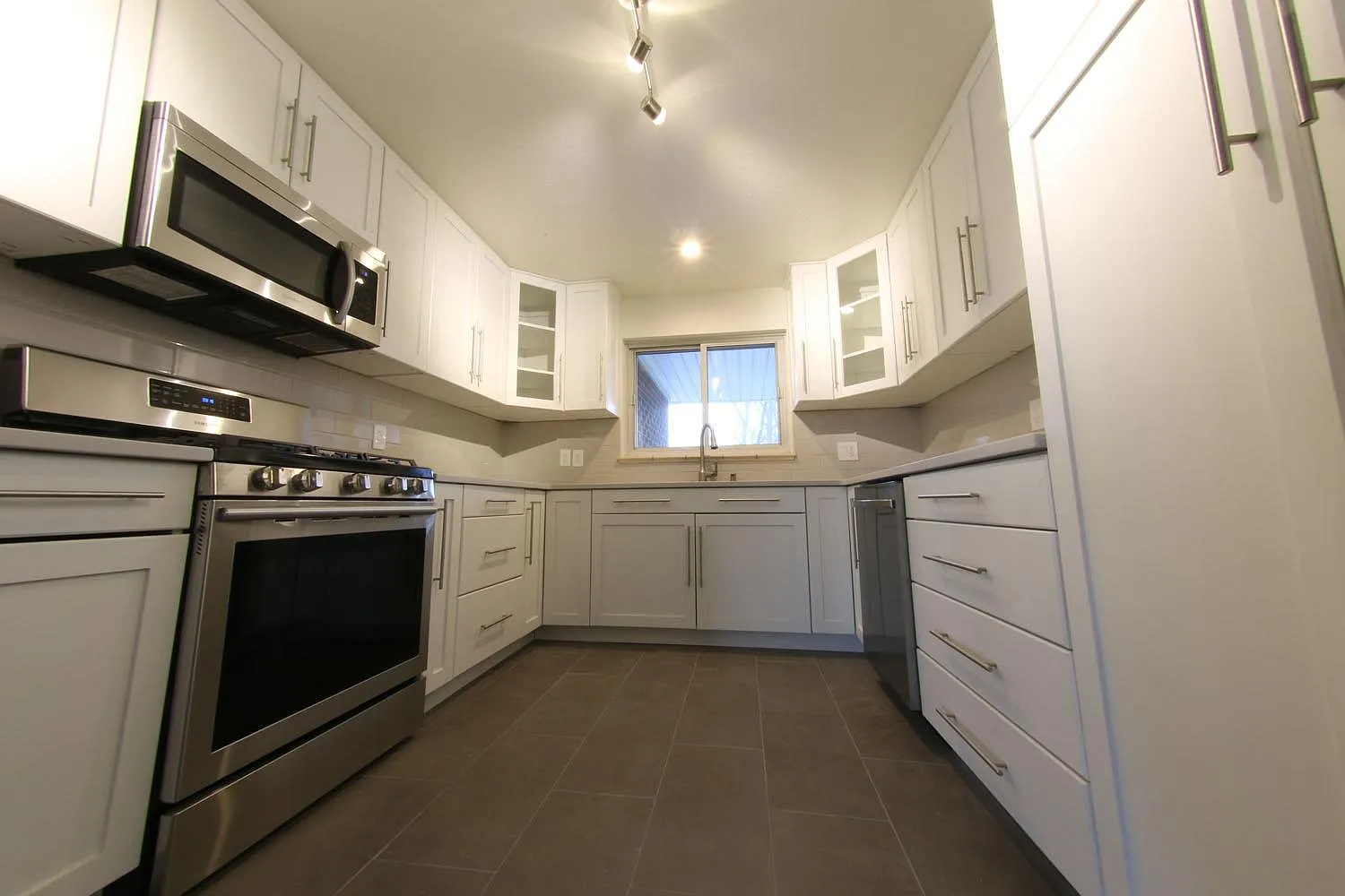 3249 Salem St — Photo 2