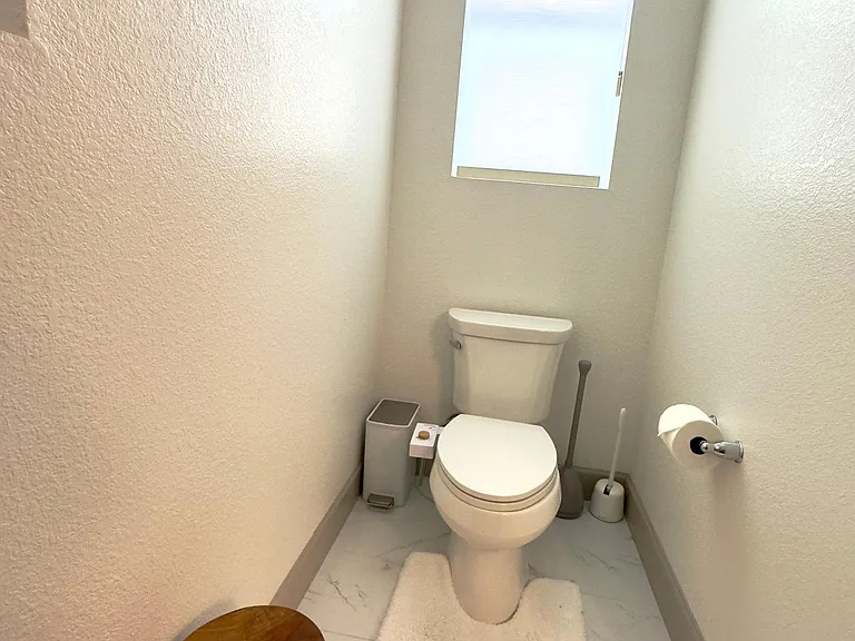 Master bathroom (2nd floor)