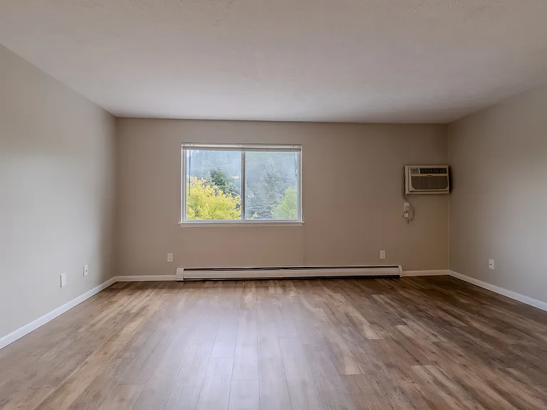 The Tides 1510 Veterans Dr — Photo 33