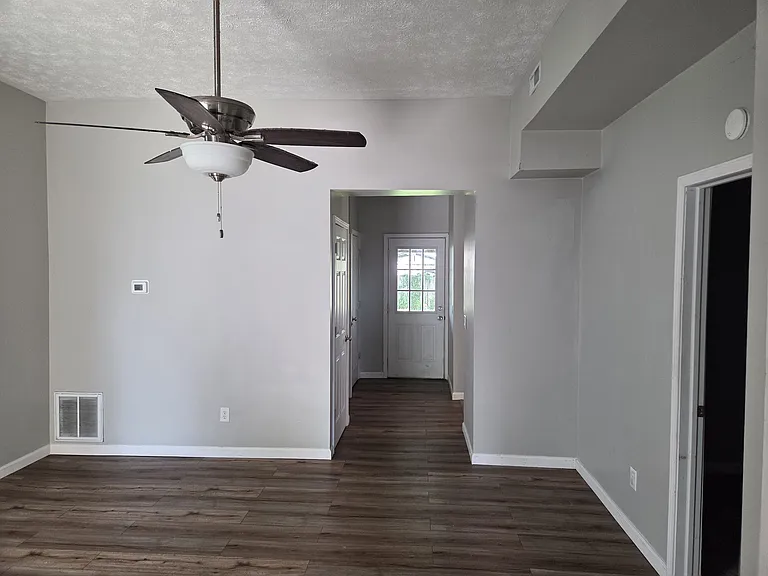 1430 Chestnut St — Photo 7