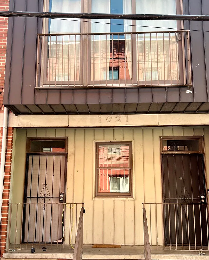Gratz St N 1921 — Photo 2